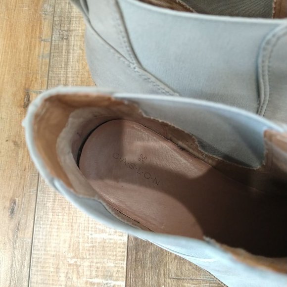 Caslon Women's Brenna Leather Water Resistant Booties - Picture 7 of 9